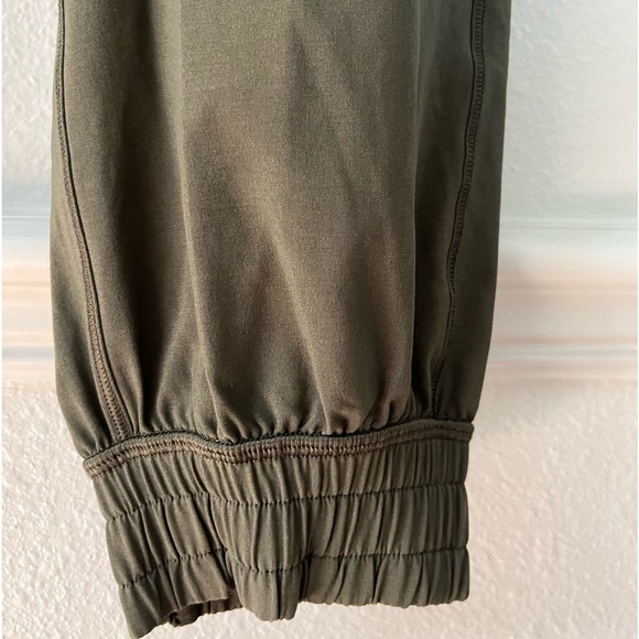 🍋LIKE NEW  Lululemon Wanderer Jogger Gray Sage - Picture 10 of 14